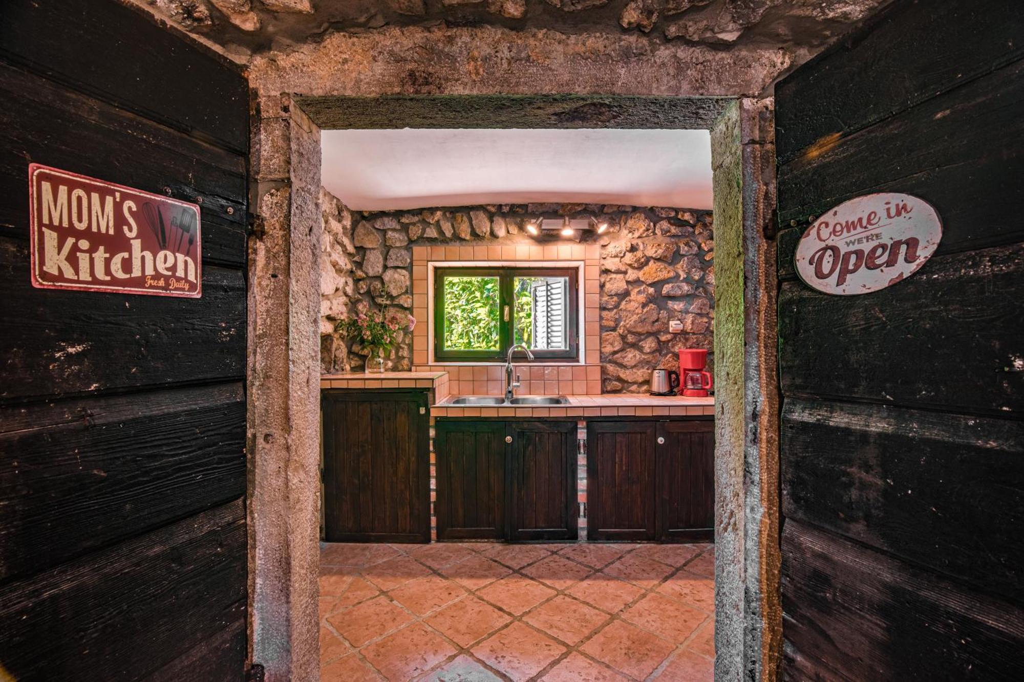 Apartments Lina Vrh  Экстерьер фото