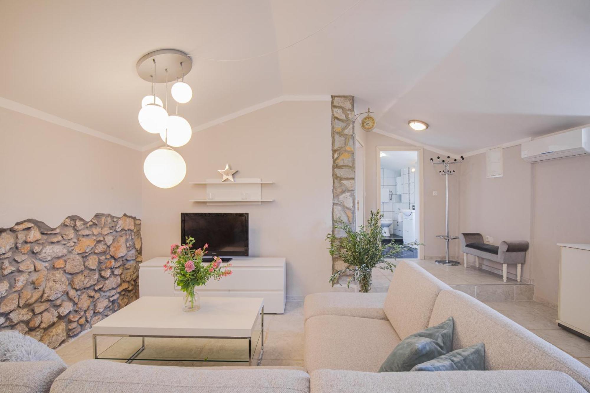 Apartments Lina Vrh  Экстерьер фото